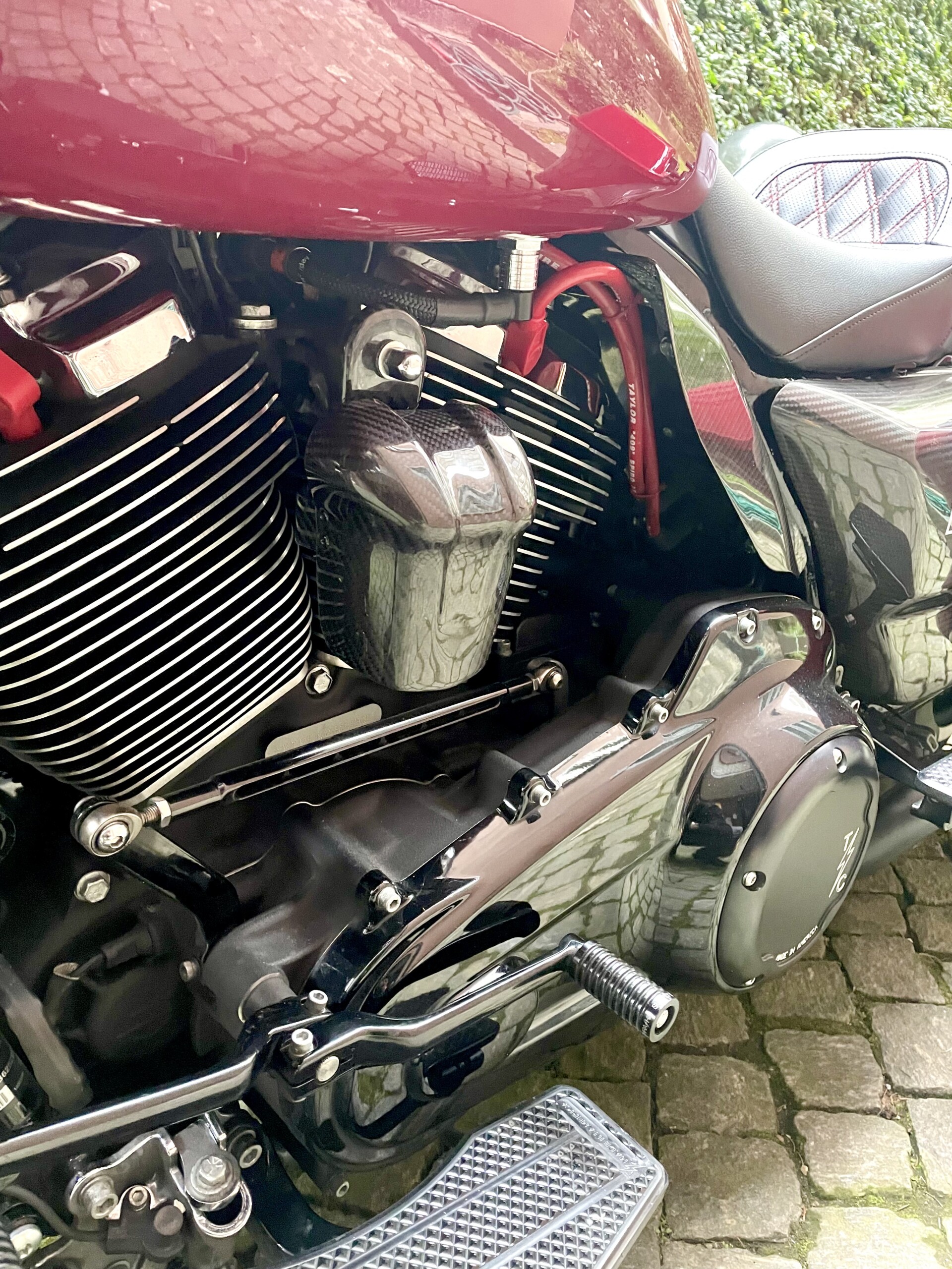 Bagger's life ® | Handmade carbon fiber horn cover & bracket 4 Bagger's Life - Handmade Carbon horn cover