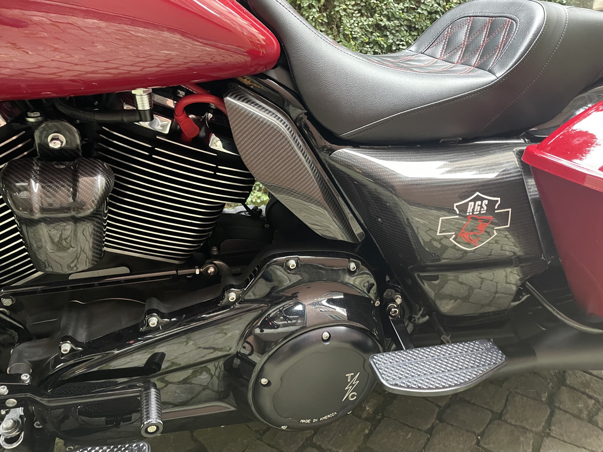 Bagger's life ® | Handmade carbon fiber horn cover & bracket 5 Bagger's Life - Handmade Carbon horn cover