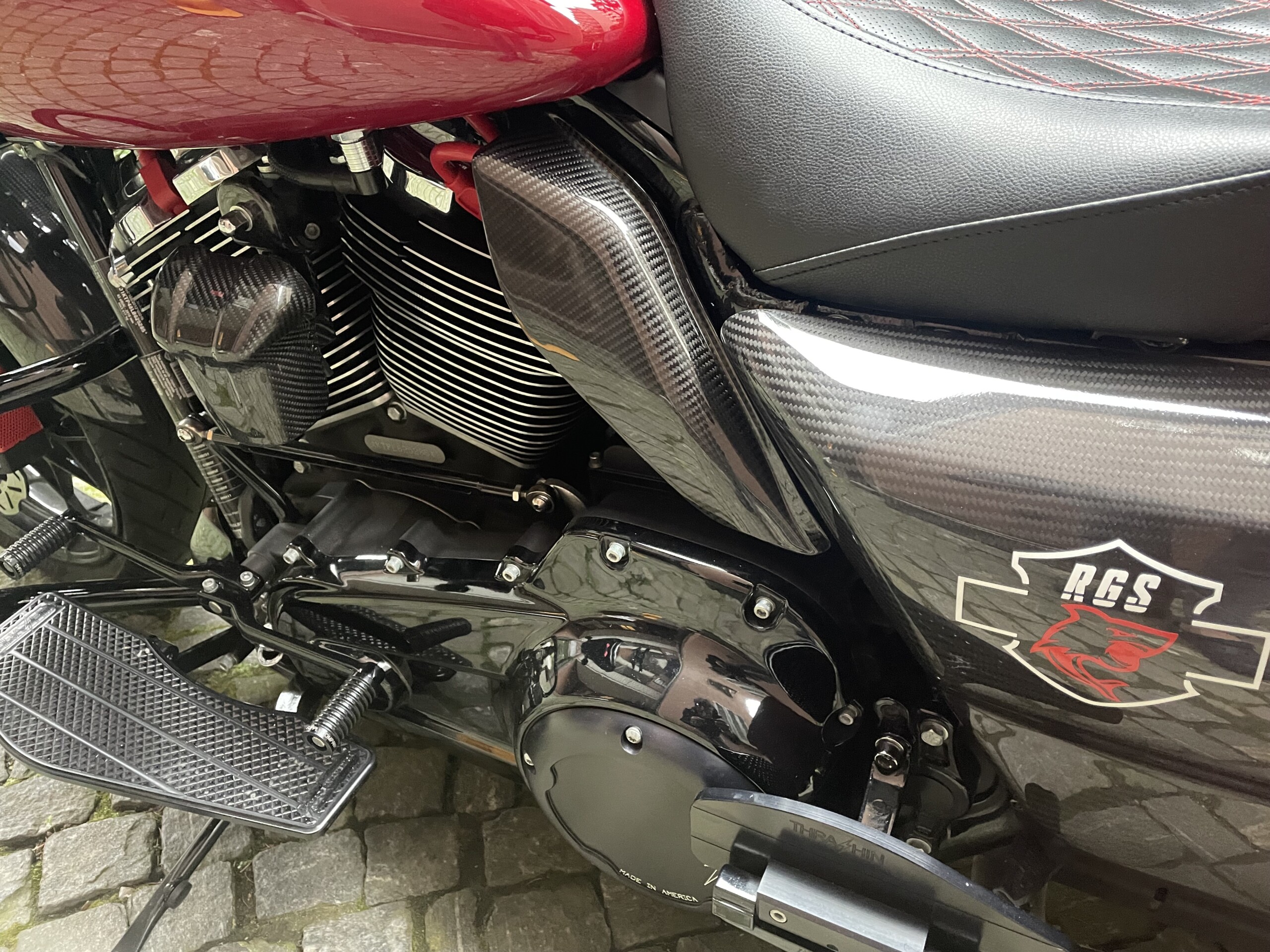 Bagger's life ® | Handmade carbon fiber horn cover & bracket 6 Bagger's Life - Handmade Carbon horn cover